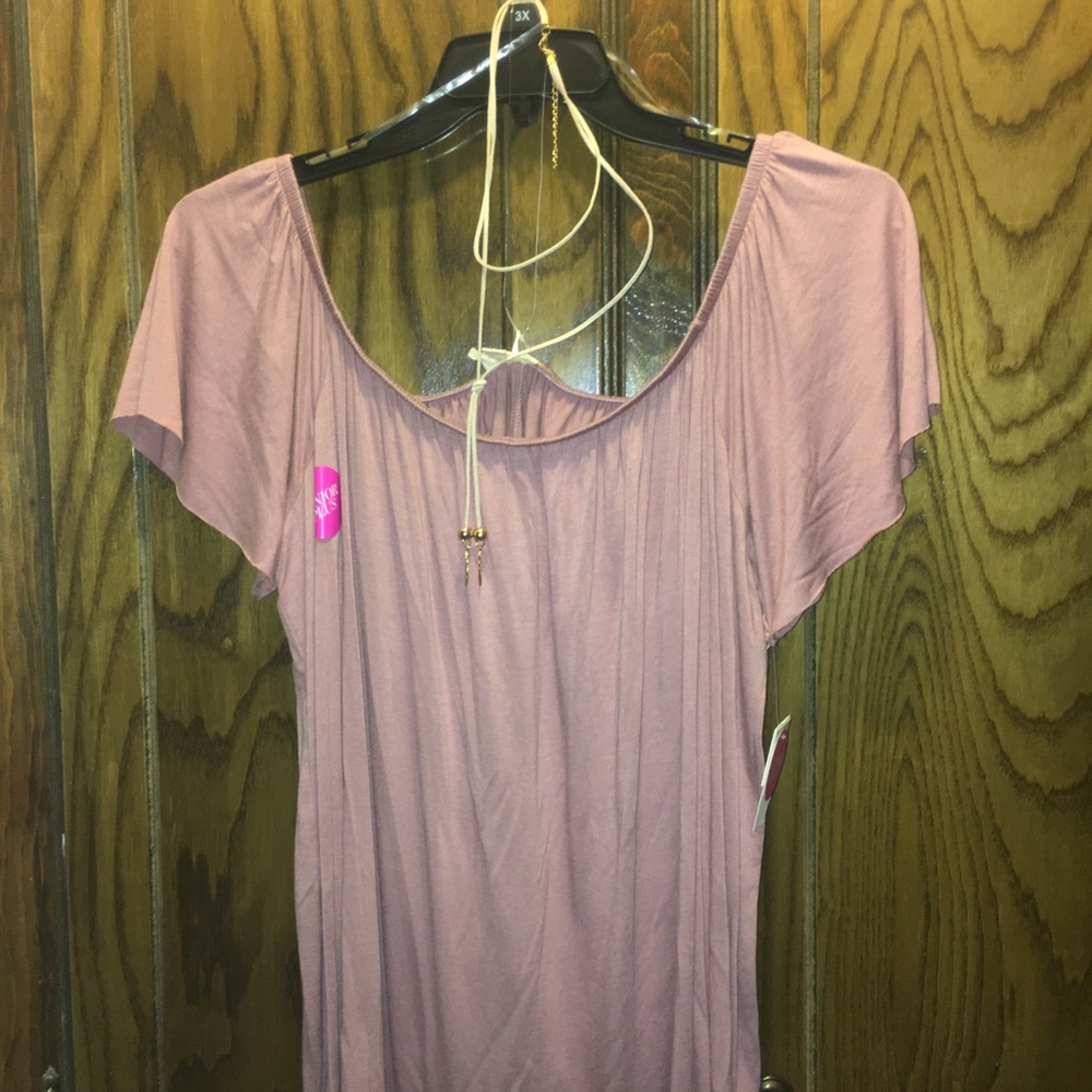 NWT soft pink tee with gold feather&suede choker